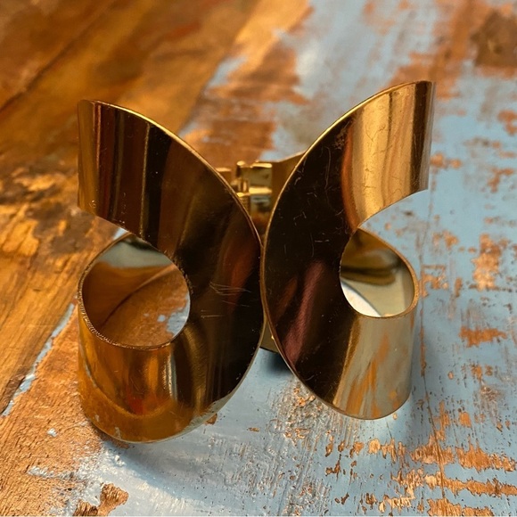 nOir Gold Cuff Bracelet - Picture 5 of 7